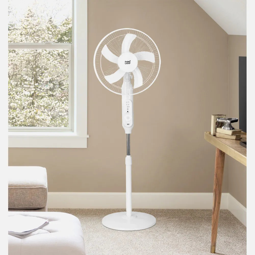 Ventilador de pie DC Solar Clima Blanco 30 W 3 velocidades 5 aspas Puerto USB y luz C/remoto Cable 4,20 m
