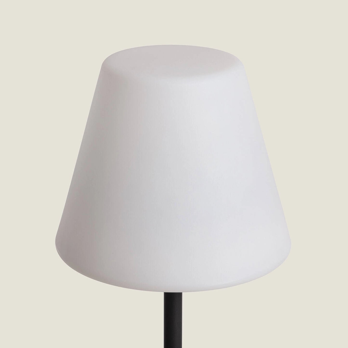 Lámpara de Pie Exterior de Metal LED Solar Larso